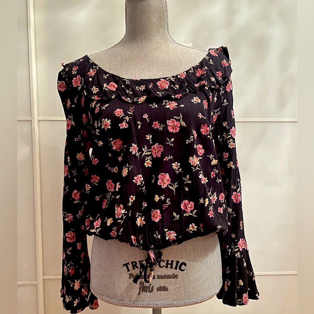 American Eagle Fall Floral Ruffle Top